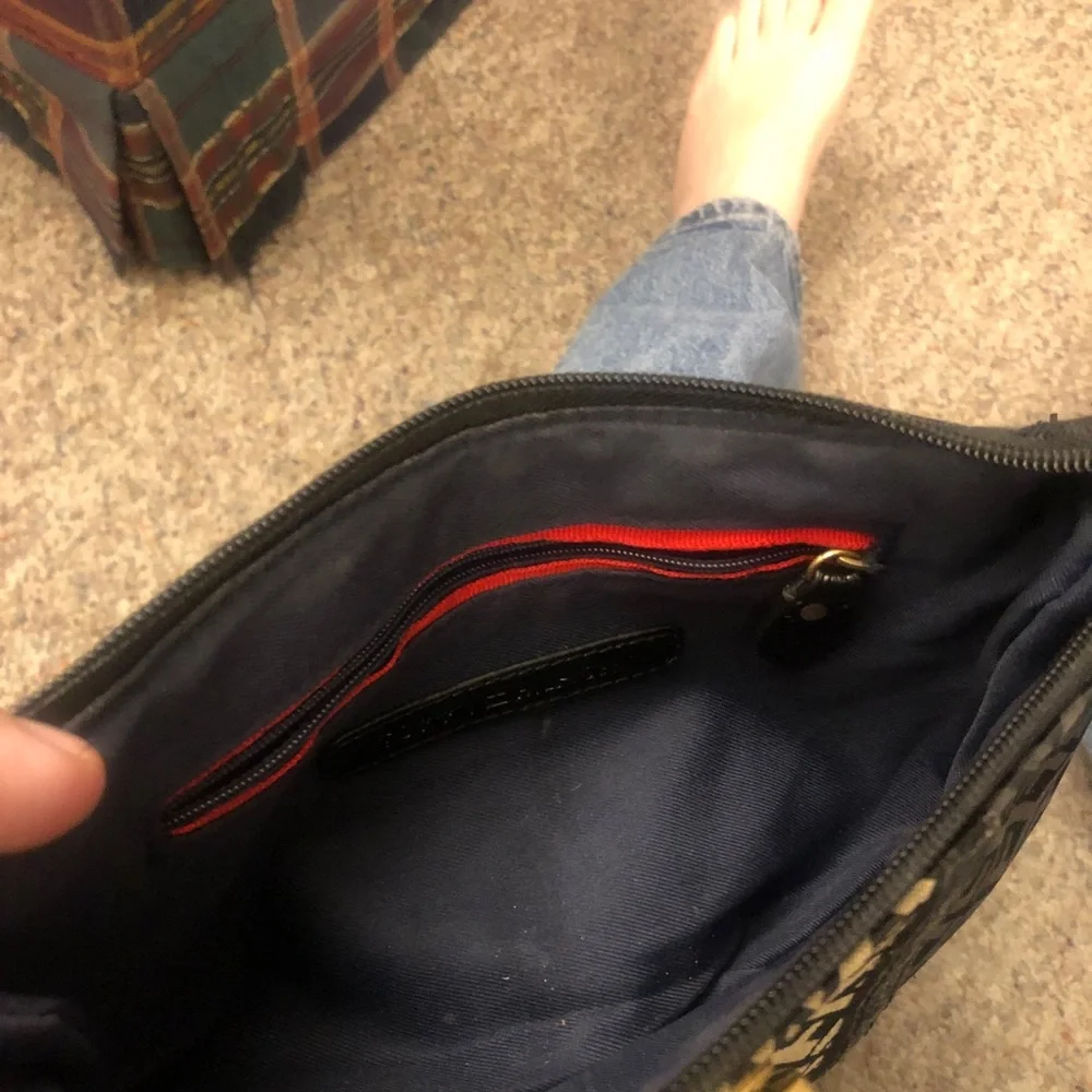 TOMMY HILFINGER purse